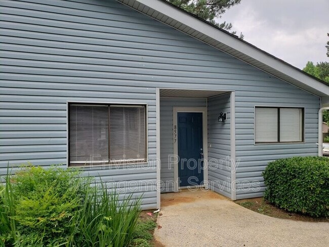 Building Photo - 8577 Pineview Ln