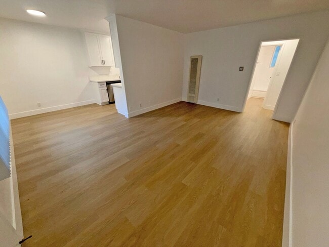 Photo - 3685 Mentone Ave Unidad 4