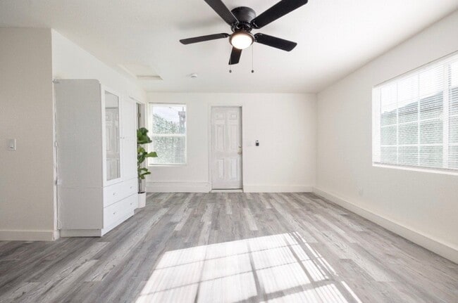 Photo - 4346 Keeler Ave