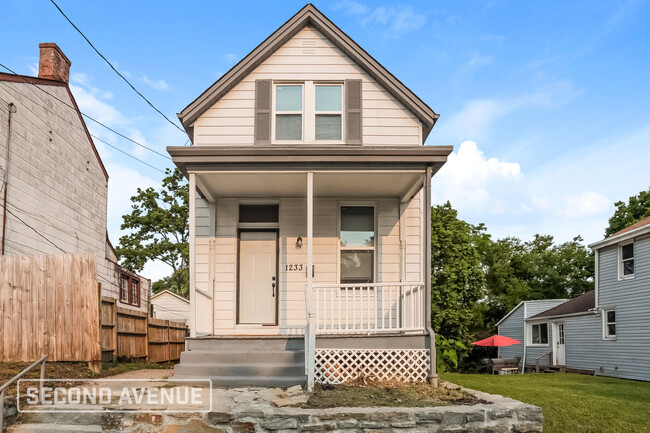 Building Photo - 1233 Dewey Ave