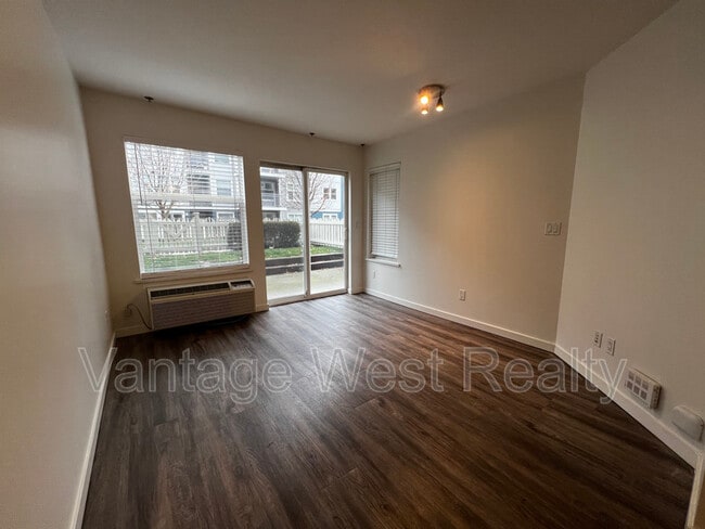 Photo - 555-555 Yates Rd