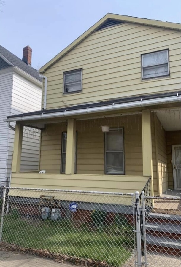 Photo - 1069 E 66th St House