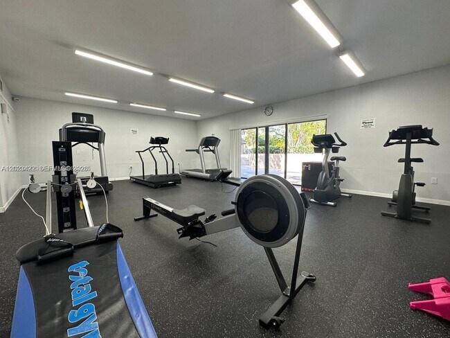 Photo - 605 Ives Dairy Rd Unidad 306-7