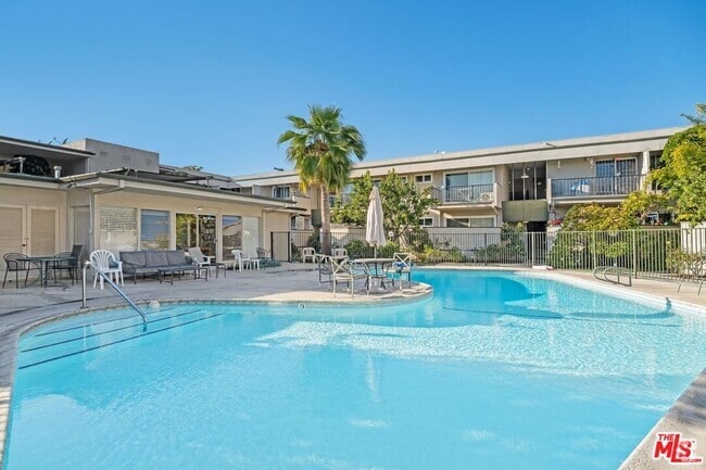 Building Photo - 3166 S Sepulveda Blvd Unit 16 Rental