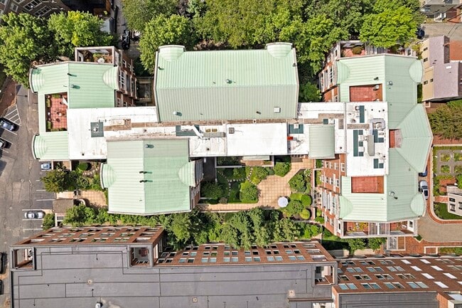 Photo - 130 Mt Auburn St Unit 113