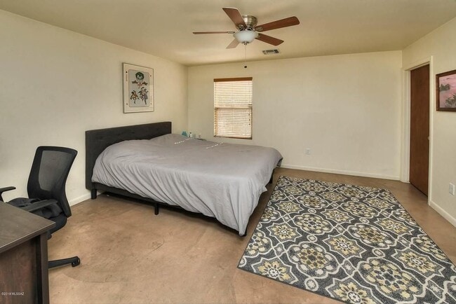 Photo - 832 E Lester St