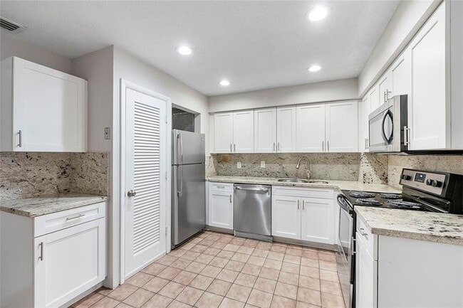 Photo - 2175 NE 56th St Unidad 104