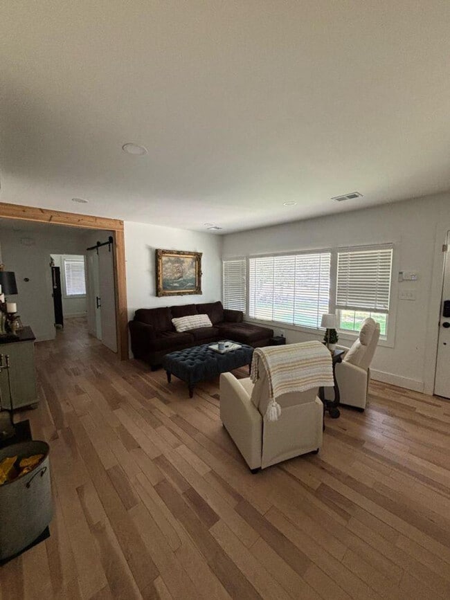 Building Photo - 519 35th Ave N