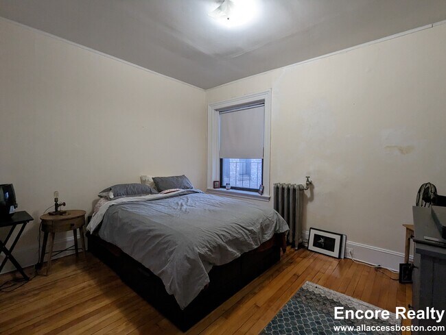 Building Photo - 21 Brighton Ave Unit 3