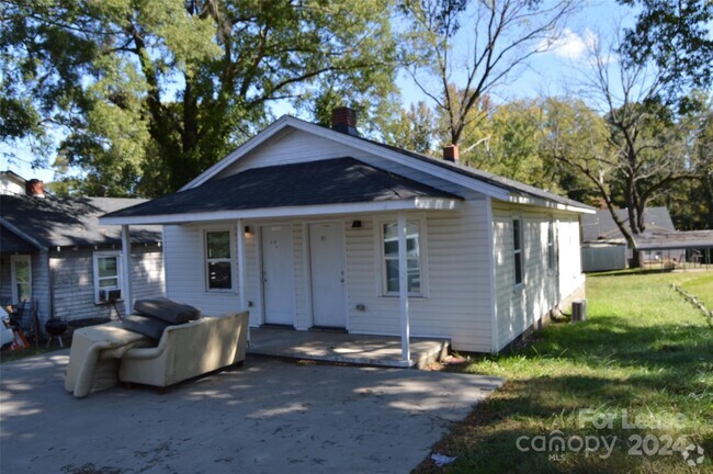 Building Photo - 517 S Elm St Rental