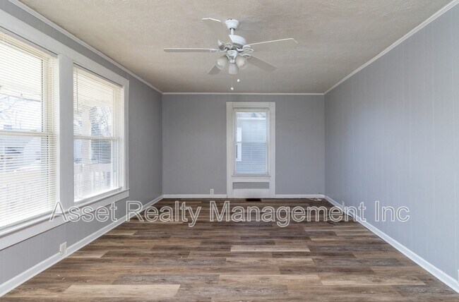 Photo - 215 E Emerald Ave