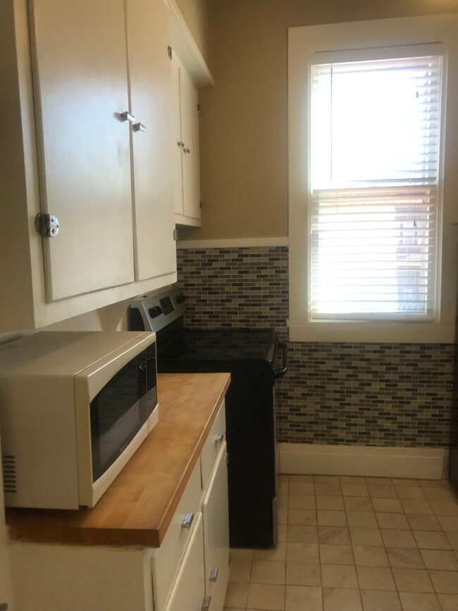 Kitchen microwave and stove - 510 N Wayne St Unit 3
