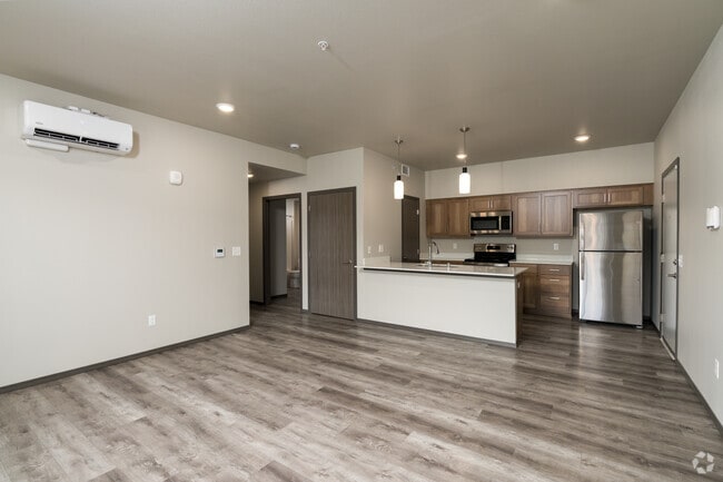 1BR, 1BA - 750SF