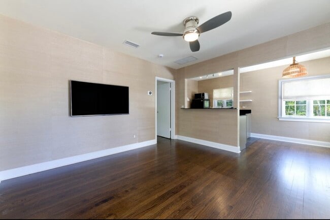 Building Photo - 123 N Palmway Unit Guest House