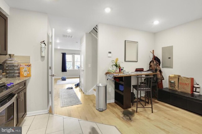 Photo - 1431 Poplar St Apartment Unit D