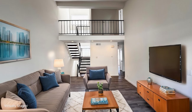Building Photo - <<< spacious mast bedroom, pool, new kitch... Rental