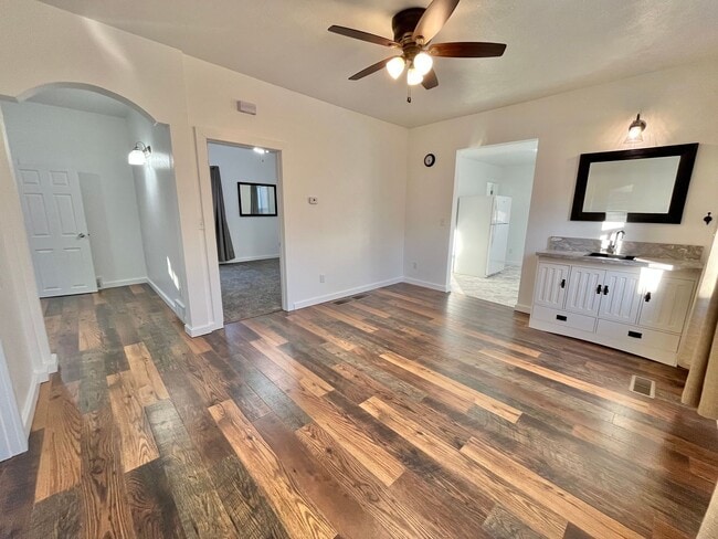 Spacious Fully Remodeled Ground Floor Duplex! - Spacious Fully Remodeled Ground Floor Duplex!