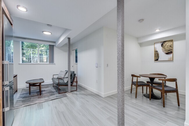 Photo - 1168 Pendrell St Unit 105