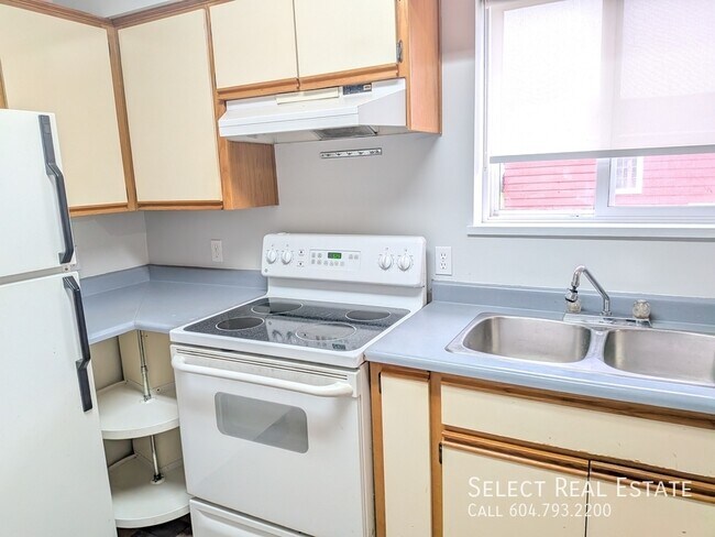 Photo - 9235 Woodbine St Unit 4