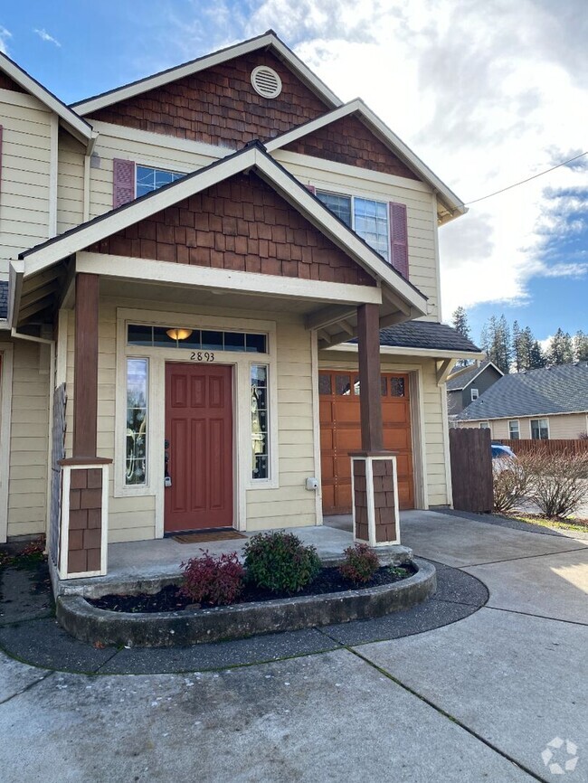 Building Photo - Hood River Townhouse