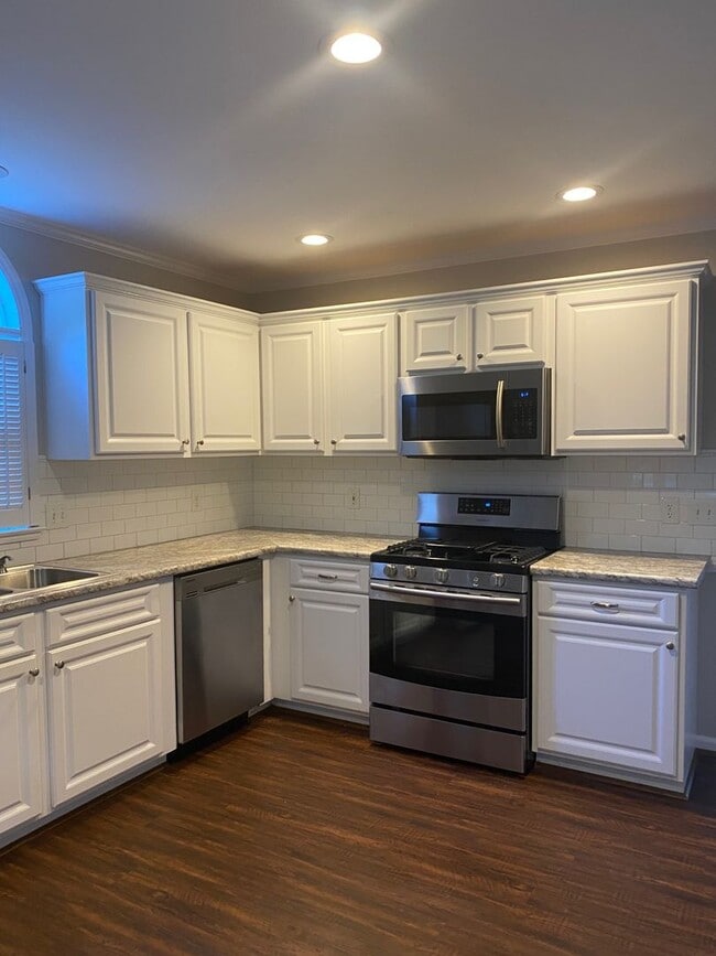 Photo - 815 Meadowstone Dr