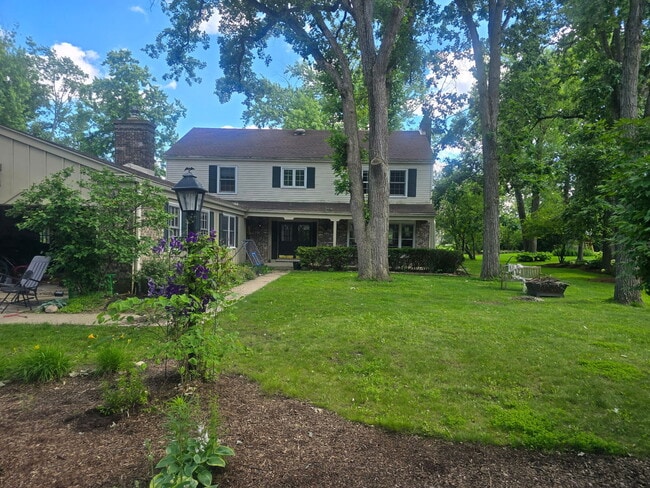 Building Photo - 15 Dukes Ln