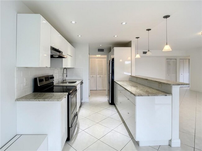 Photo - 6342 Longboat Ln W