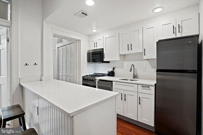 409 Constitution Ave NE Unit 2