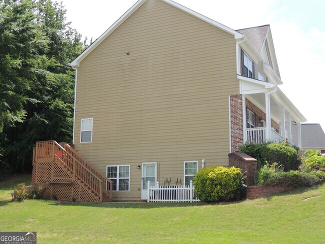 Photo - 450 MacLand Dr