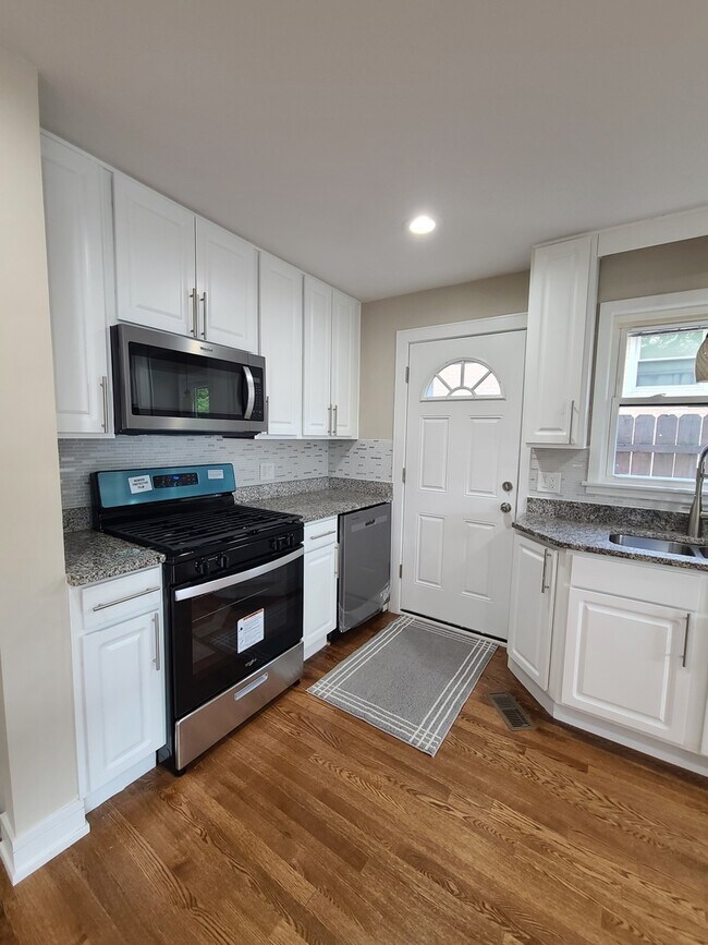 Photo - 6437 82nd St