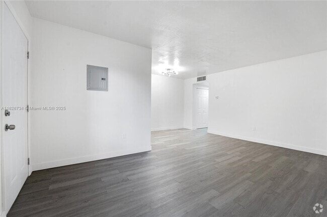Building Photo - 610 NE 123rd St Unit 103 Rental