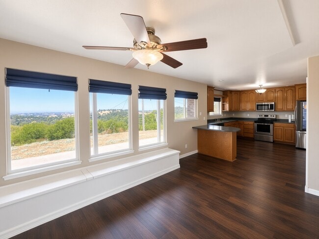 12040 Twin Pines
