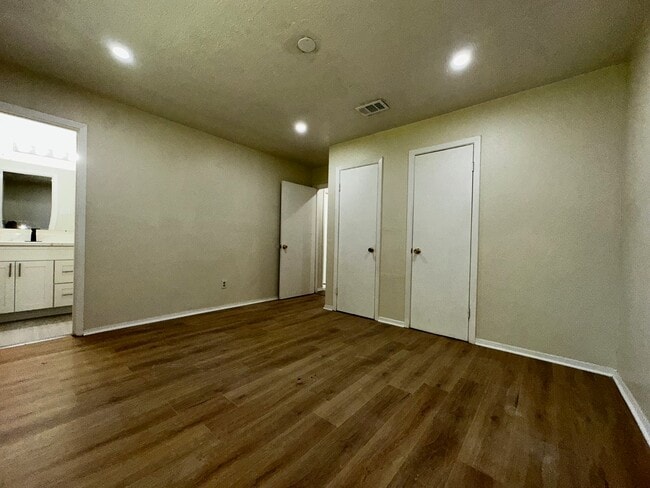 Photo - 12815 Segrest Dr