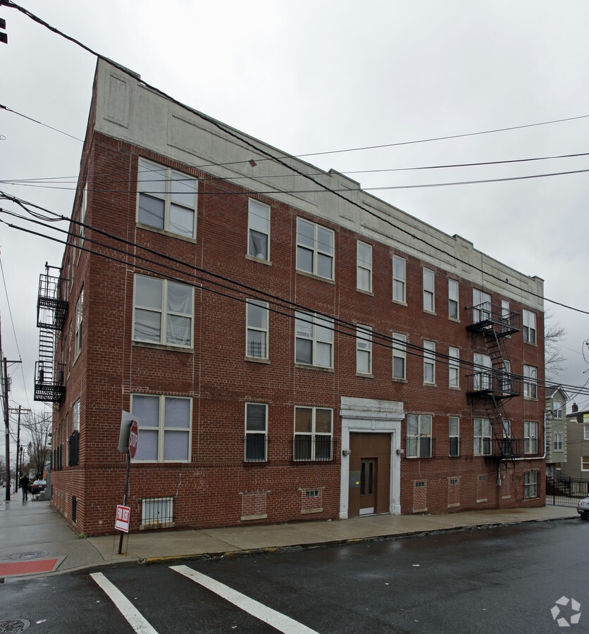 Primary Photo - 1-7 Tremont Ter Apartments