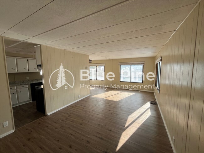 Photo - 925 Wilson Ave