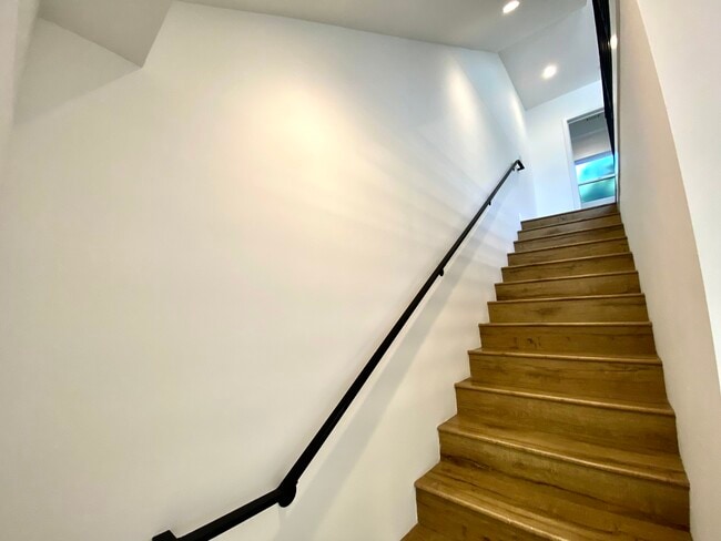 1406 N Sycamore Ave Unit 1406 1/2