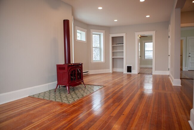 Building Photo - 19 Rowell St Unit 3 Rental