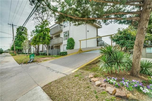 Building Photo - 4859 Cedar Springs Rd Unit 358 Rental