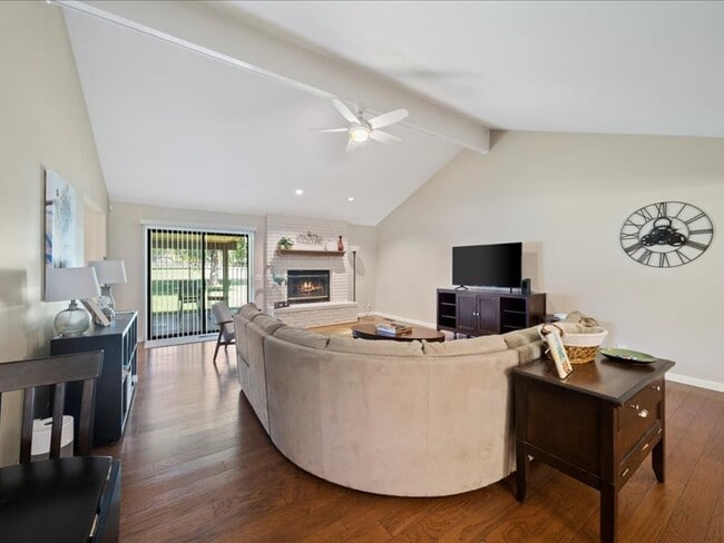 Photo - 1206 Oakwood Dr