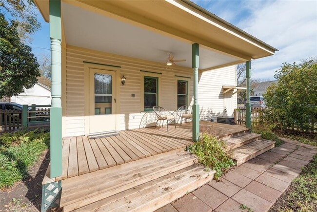 Photo - 705 Buttonwood St