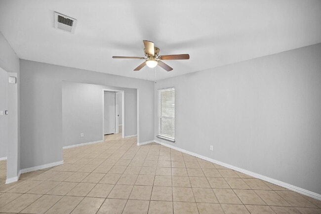 Photo - "Charming 3-Bedroom Haven on Gladewell Drive with Elegant Granite Touches!"