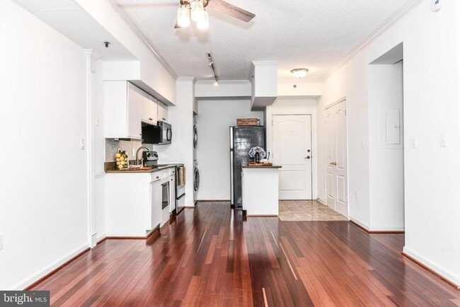 Photo - 1211 S Eads St Unidad 1007