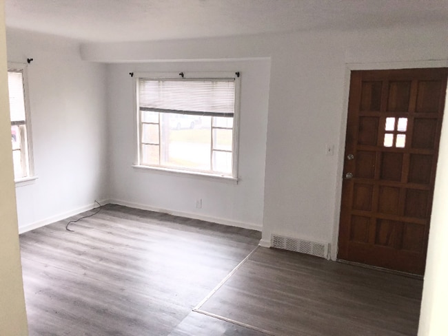 Building Photo - 3153 W Mott Ave