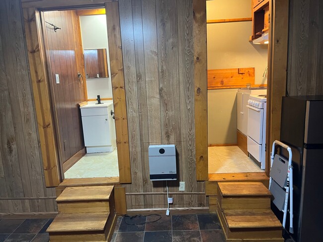 1241 S College Rd Unit 1