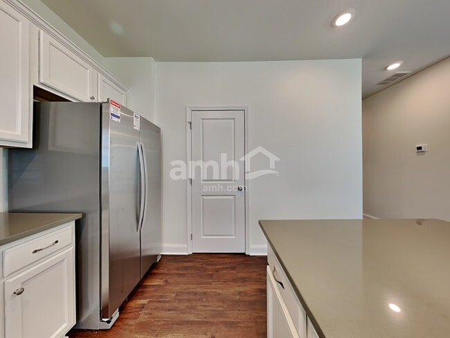 Photo - 768 Carnaby Ln