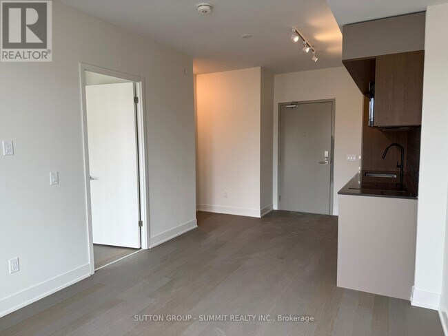 Photo - 322 Dupont St Unit 713