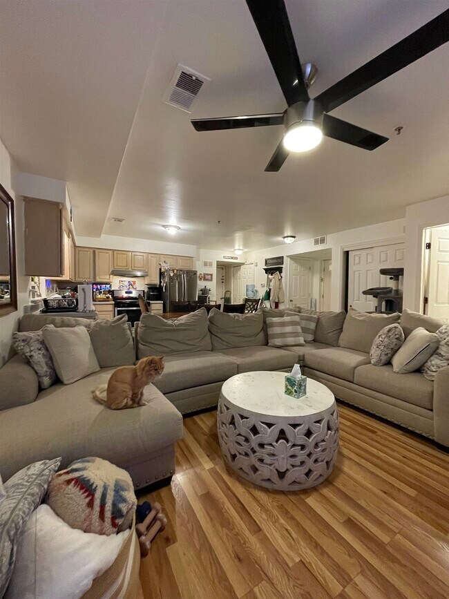 Photo - 636 57th St Unidad 1