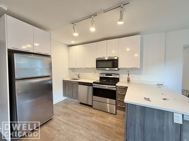 Photo - 924 W Winona St