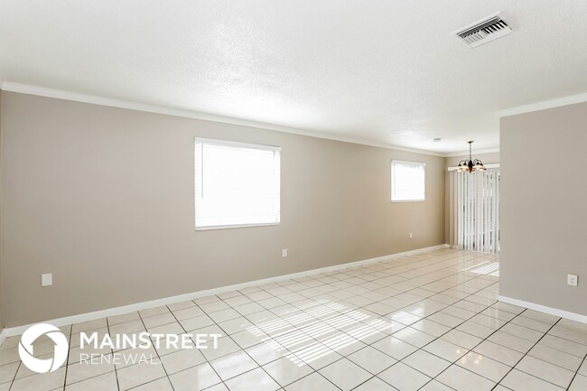 Photo - 381 NE 164th St