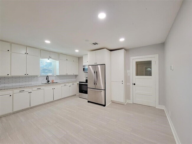 Photo - 1113 San Jacinto St